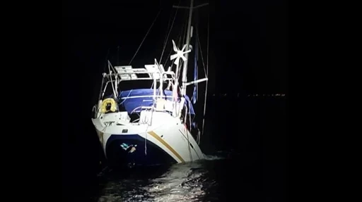 Orcas Sink Yacht in Strait of Gibraltar Orcas Sink Yacht in Strait of Gibraltar